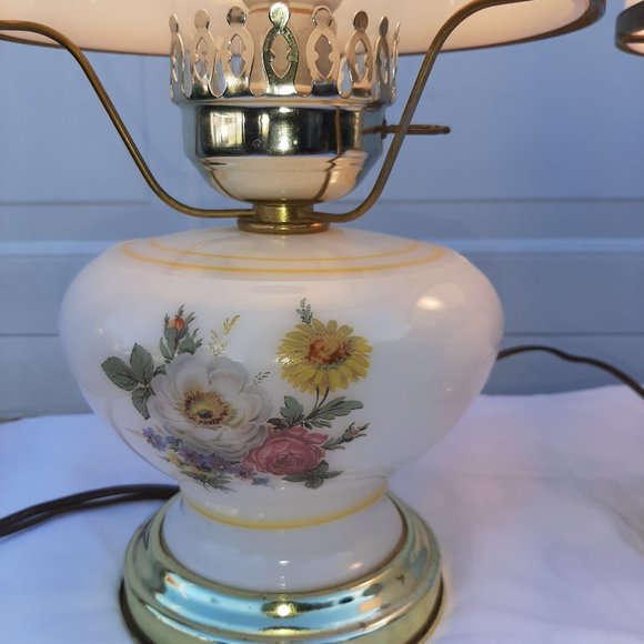 One Vintage Handpainted Milk Glass Electric Hurricane Table Lamps 1960s - Picture 2 of 10